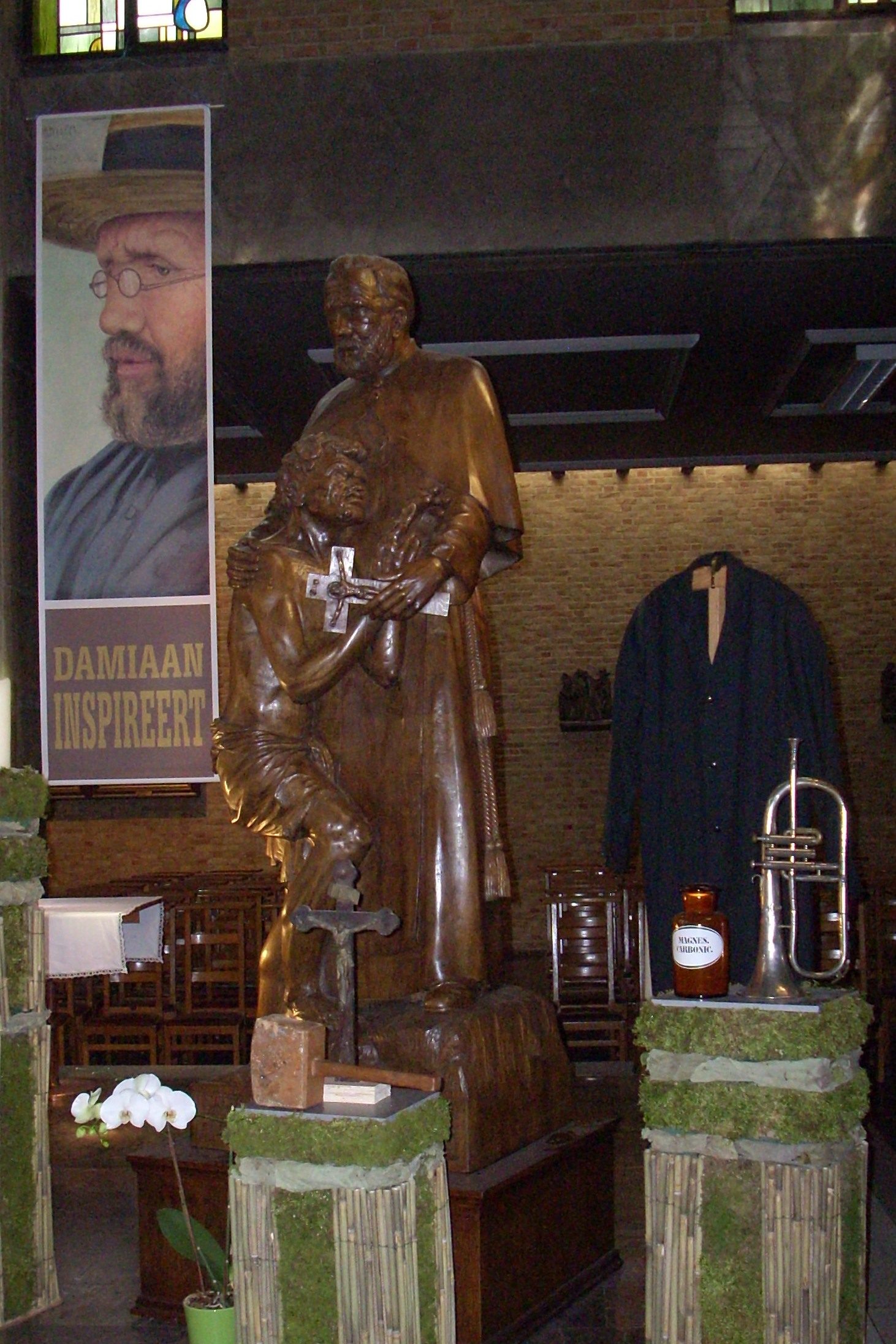 Father Damien's crypt and tomb, Saint Anthony Chapel, Leuven - 02.JPG